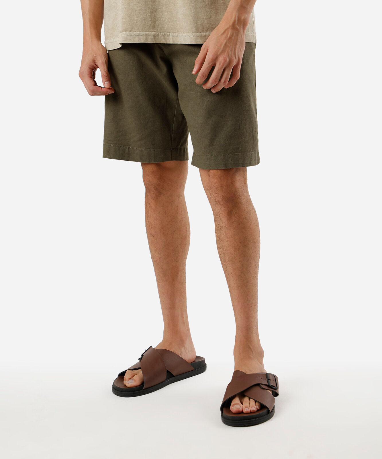 Vista 2 bermuda reta masculina com linho verde C&A Verde Claro C&A Verde Claro