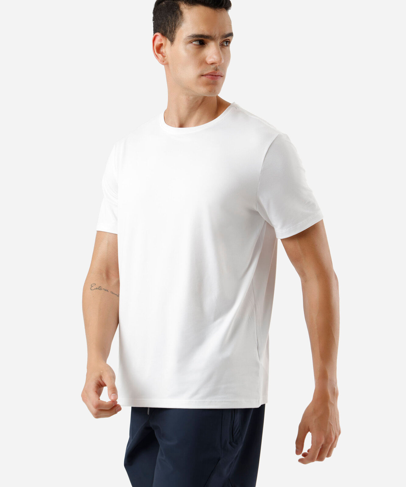 camiseta esportiva básica masculina branca