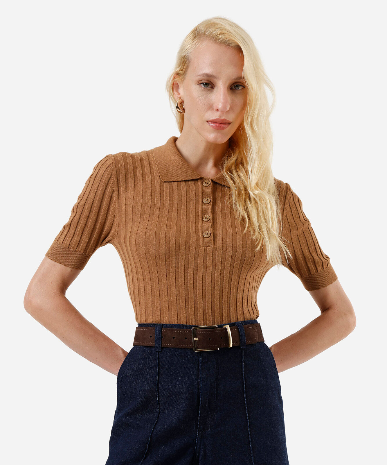 polo feminina de tricot canelada marrom
