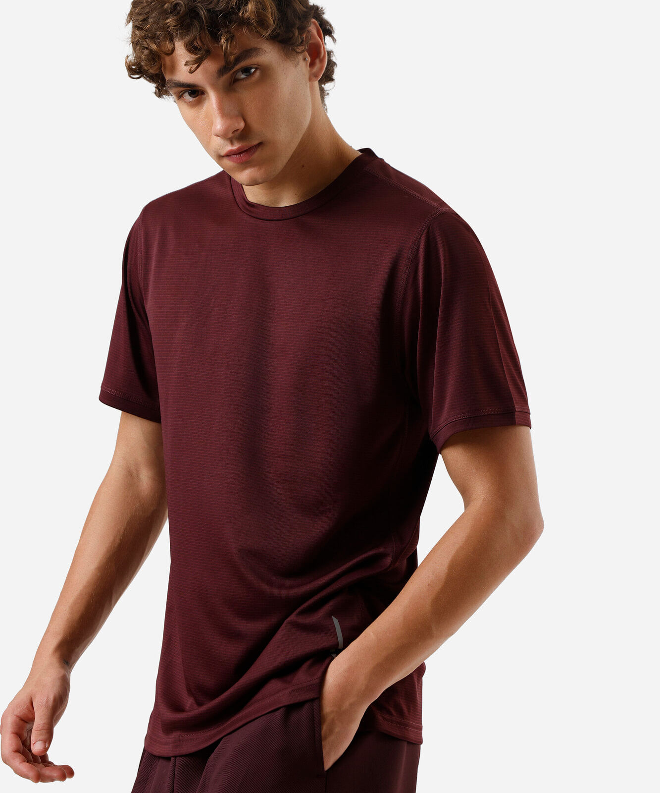 camiseta masculina quadriculada esportiva vinho