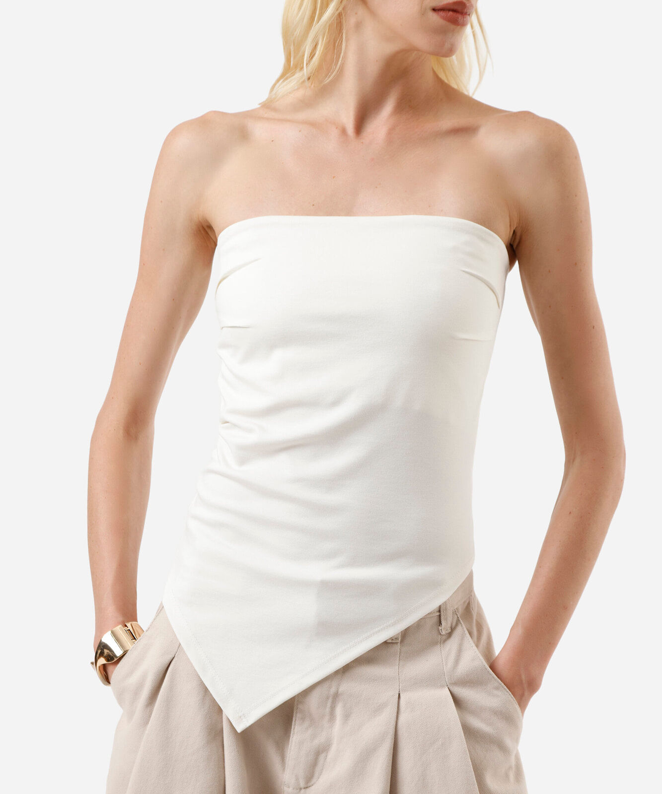 Vista 2 blusa sem alça feminina com viscose franzida assimétrica C&A OFF White C&A OFF White