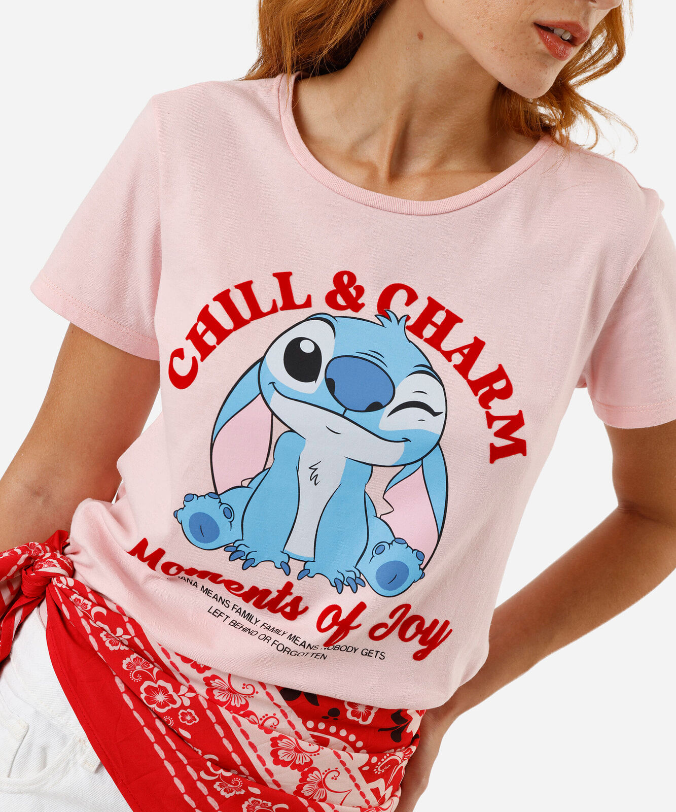 camiseta feminina estampa flocada stitch rosa