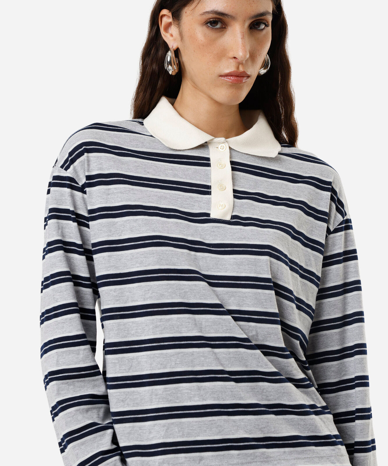 Vista 2 polo oversized feminina com algodão manga longa listrada cinza C&A Cinza Mescla C&A Cinza Mescla