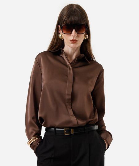 camisa feminina acetinada oversized marrom M camisa feminina acetinada oversized marrom M