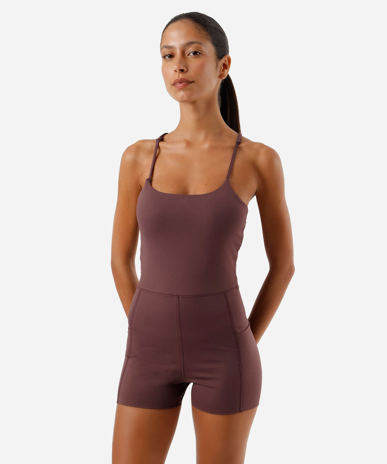 macaquinho feminino esportivo com bolsos vermelho