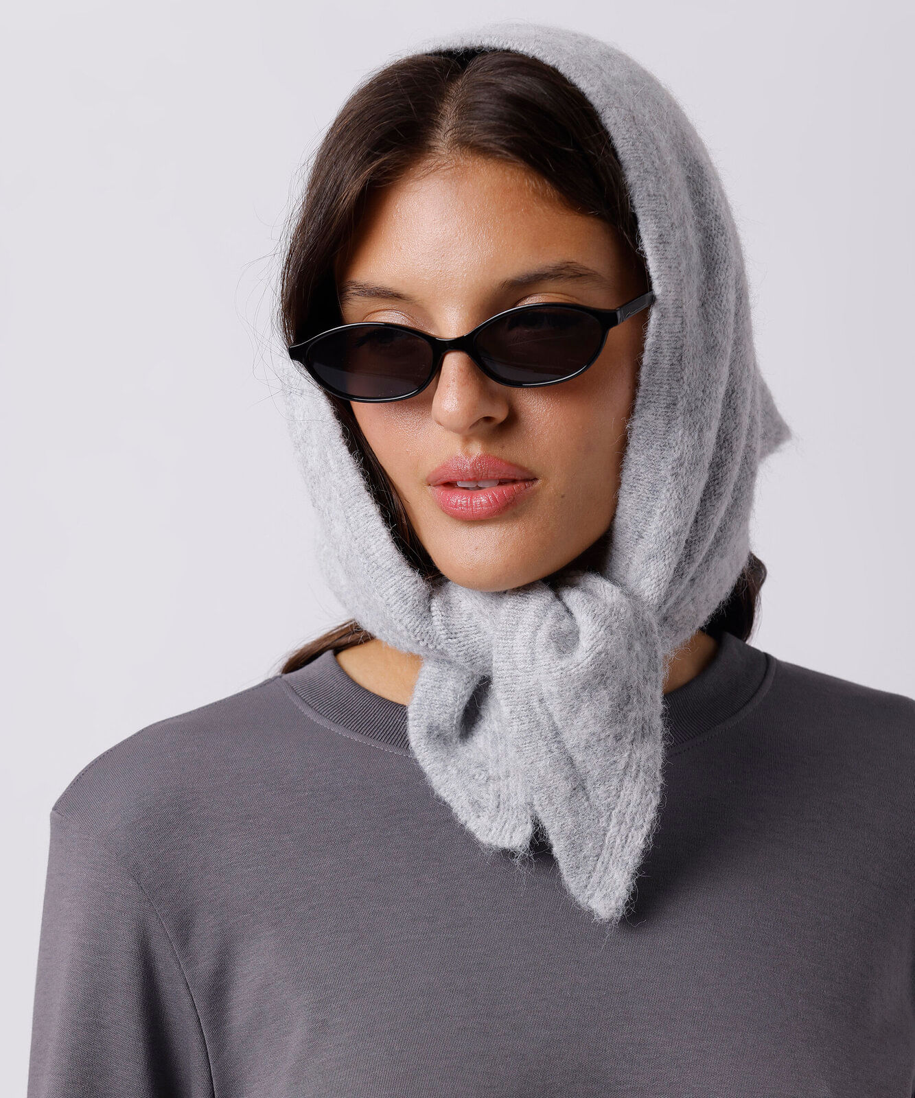 cachecol triangular de tricot mindset cinza