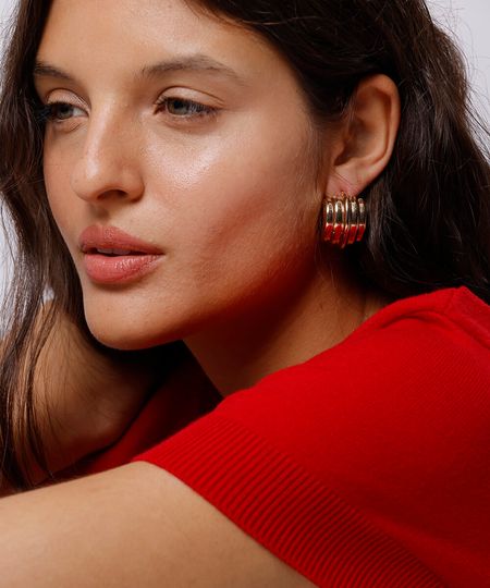 brinco botão textura dourado UNICO