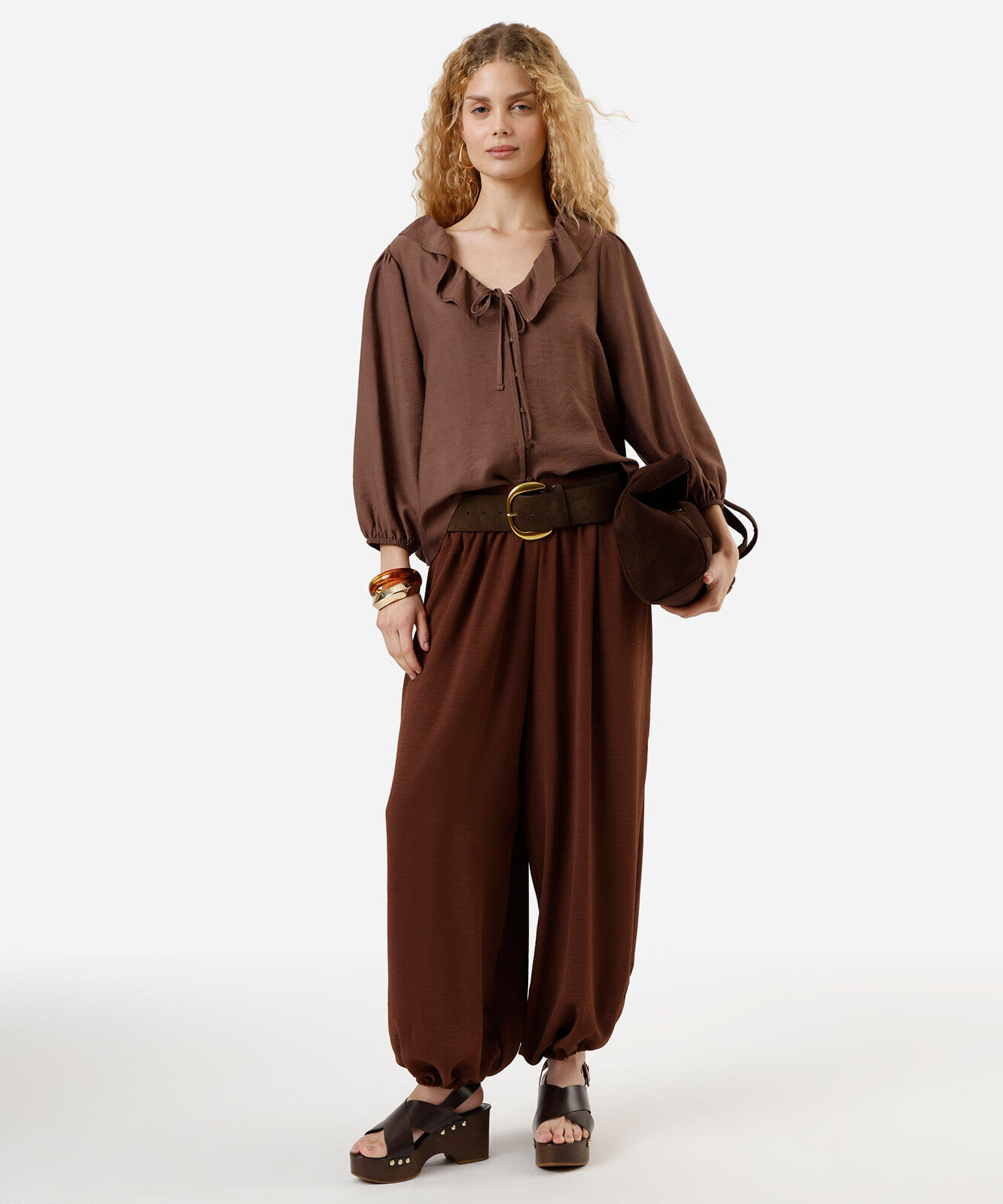 calça aladim feminina texturizada marrom