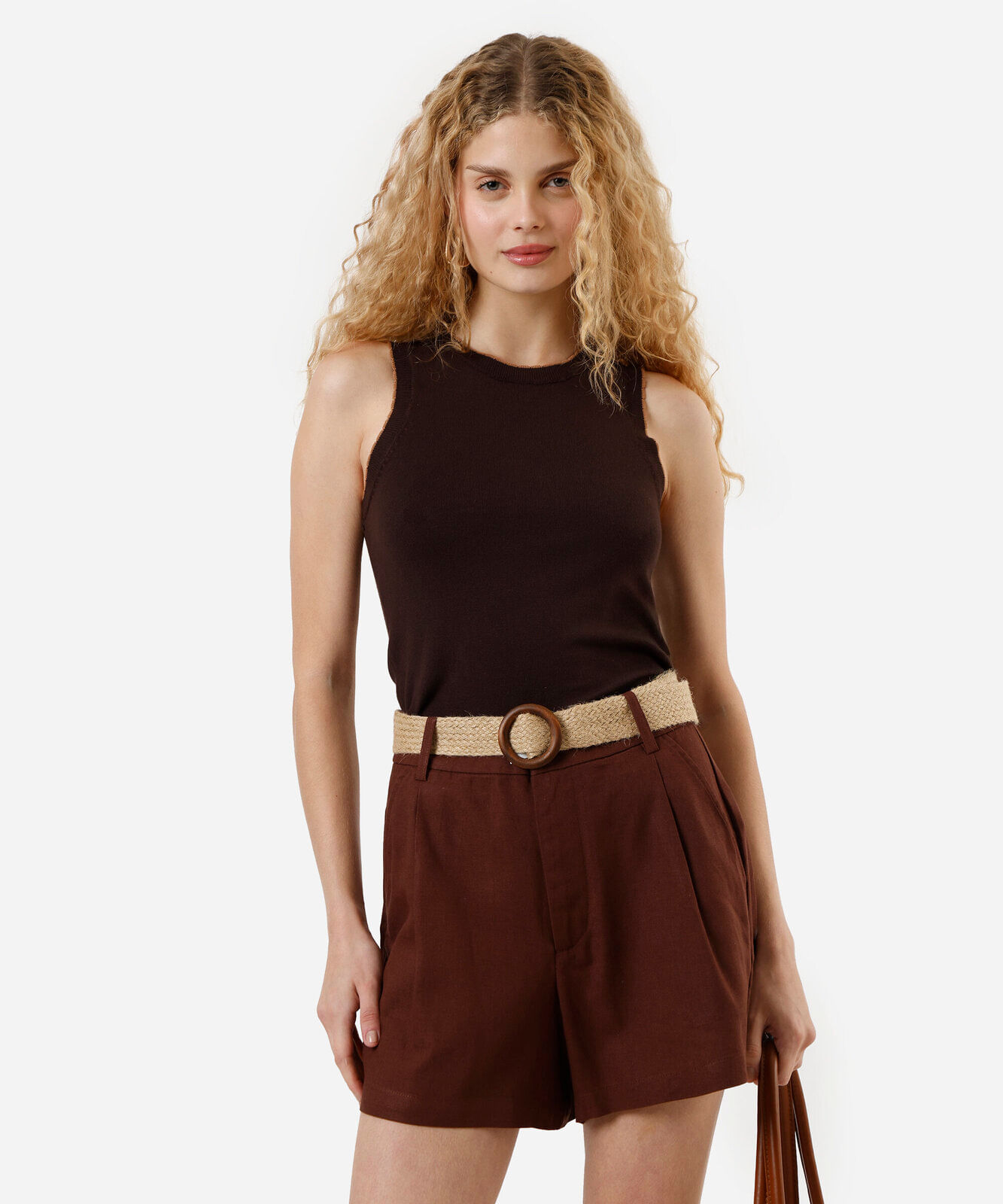 regata feminina de tricot com detalhe marrom