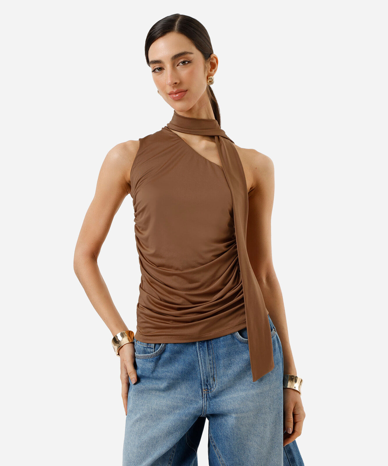 blusa ombro único feminina franzida com amarração marrom