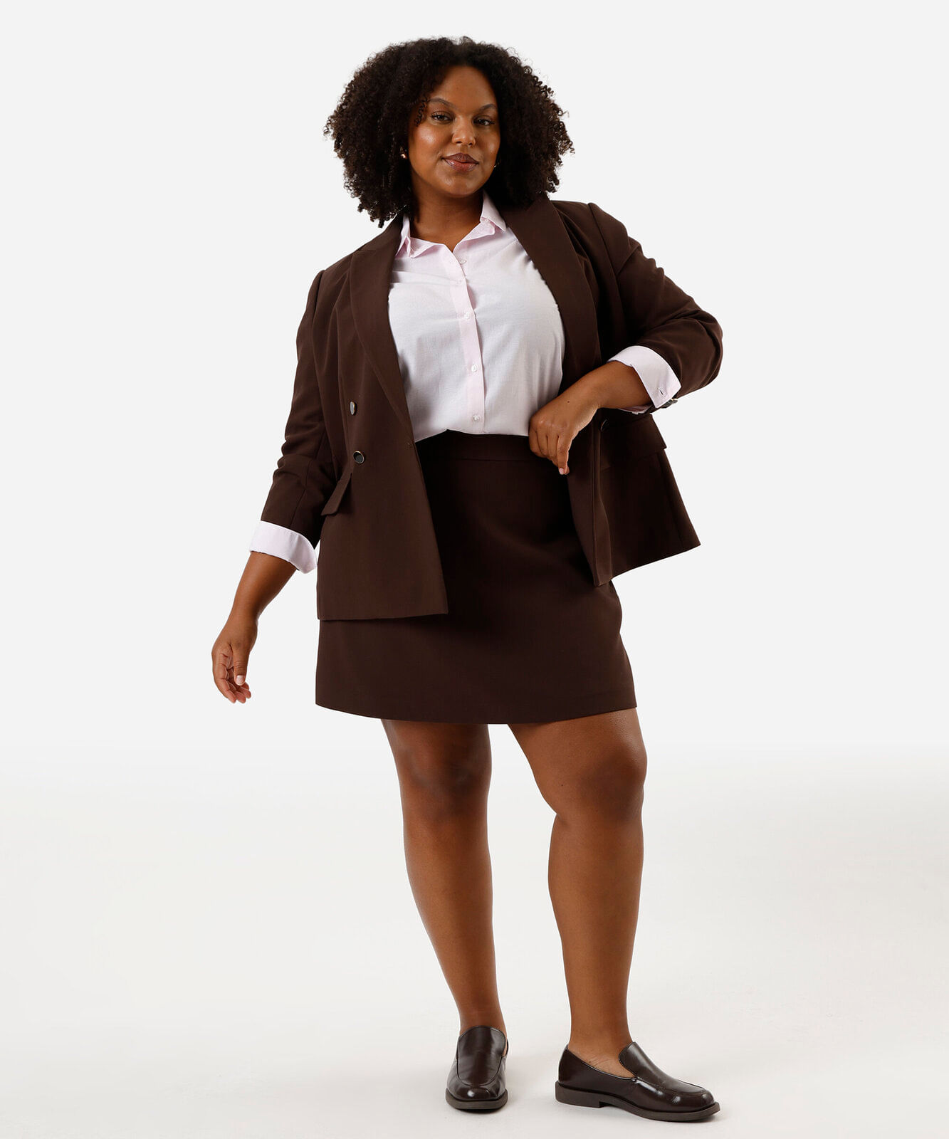 short saia feminino de alfaiataria plus size marrom