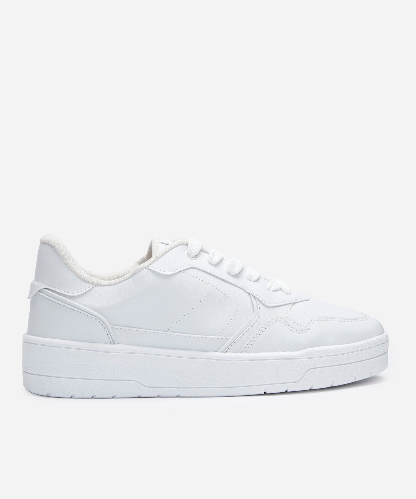 tênis casual com recortes branco
