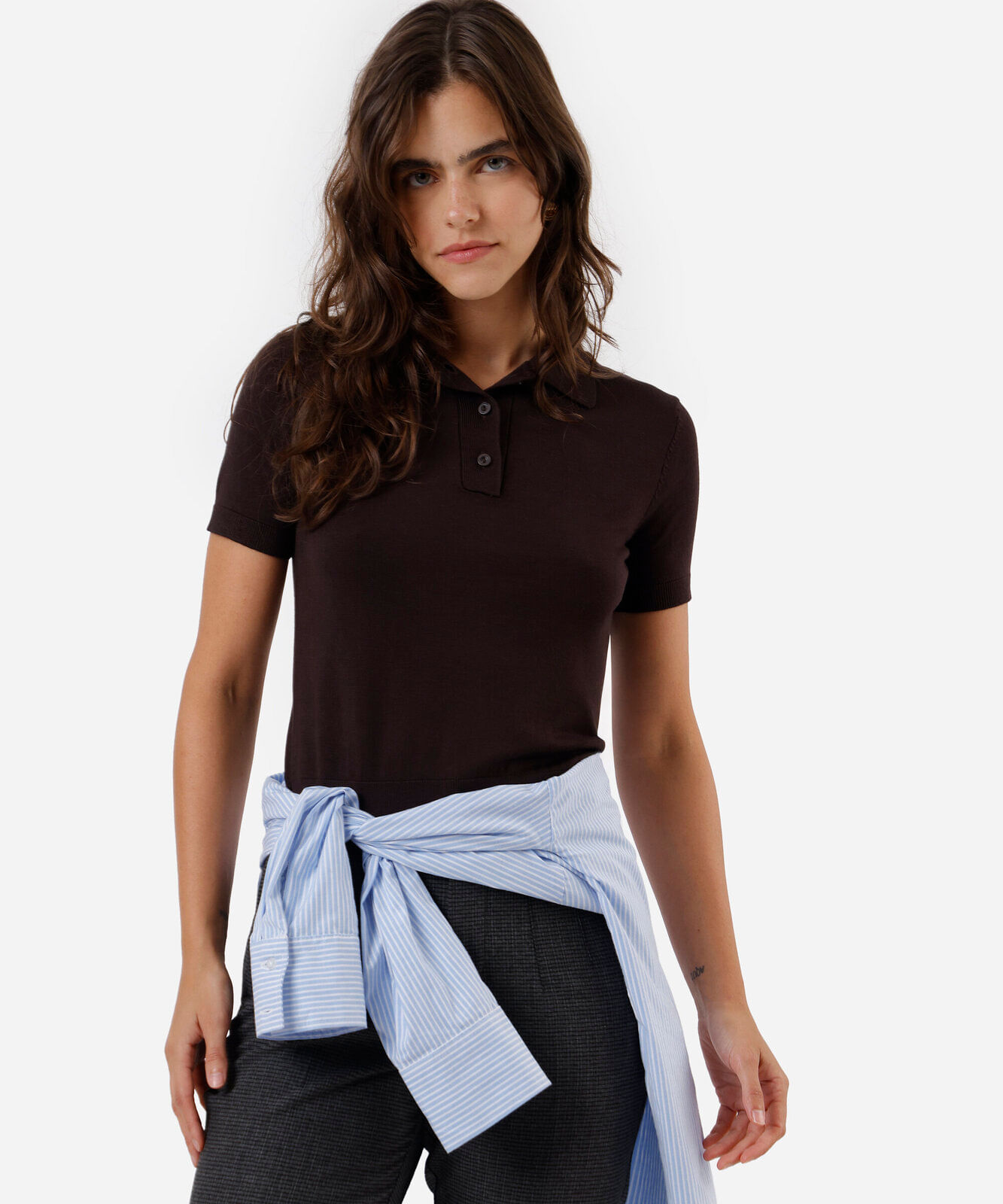 polo feminina de tricot manga curta marrom