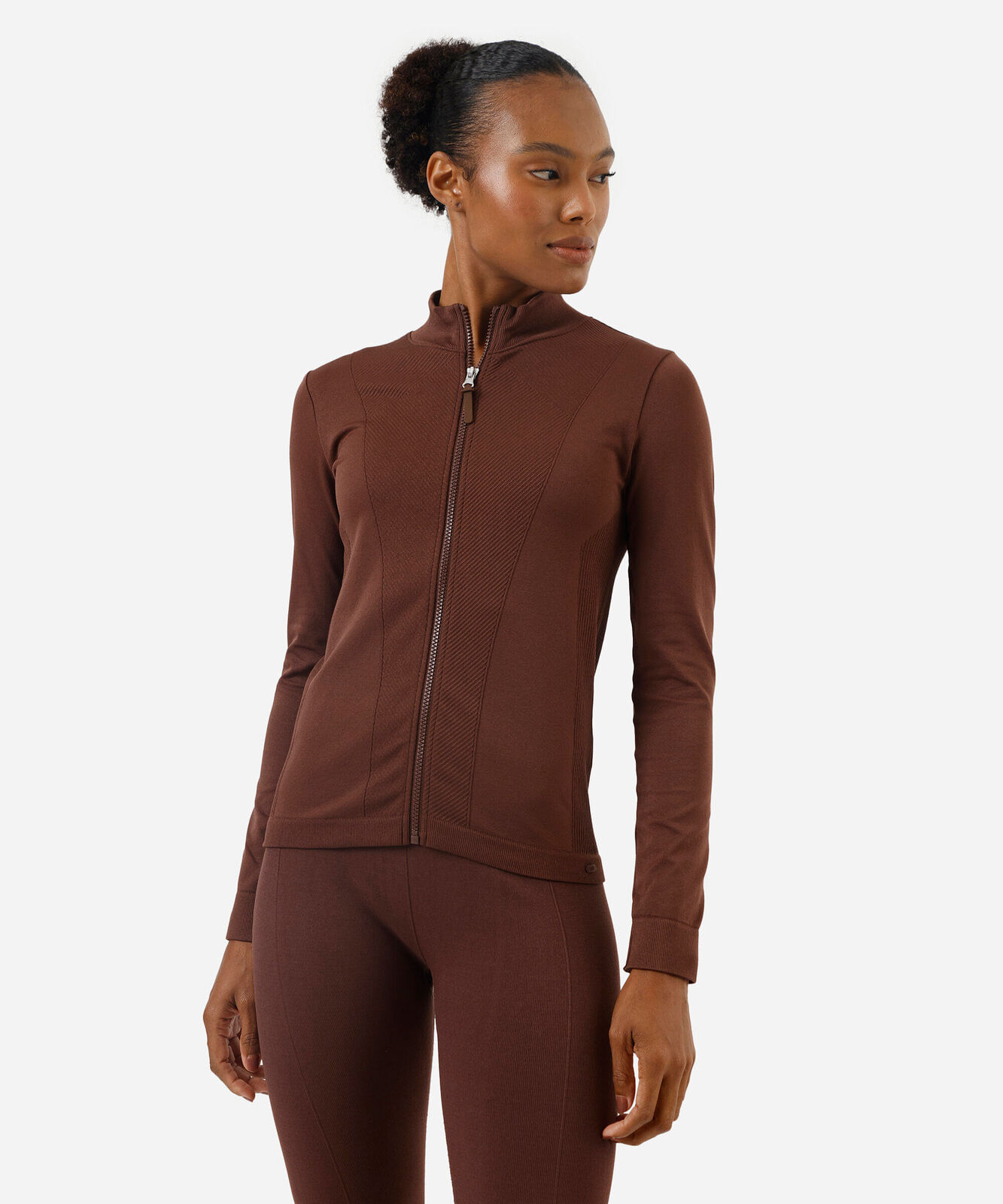 casaco feminino esportivo texturizado marrom