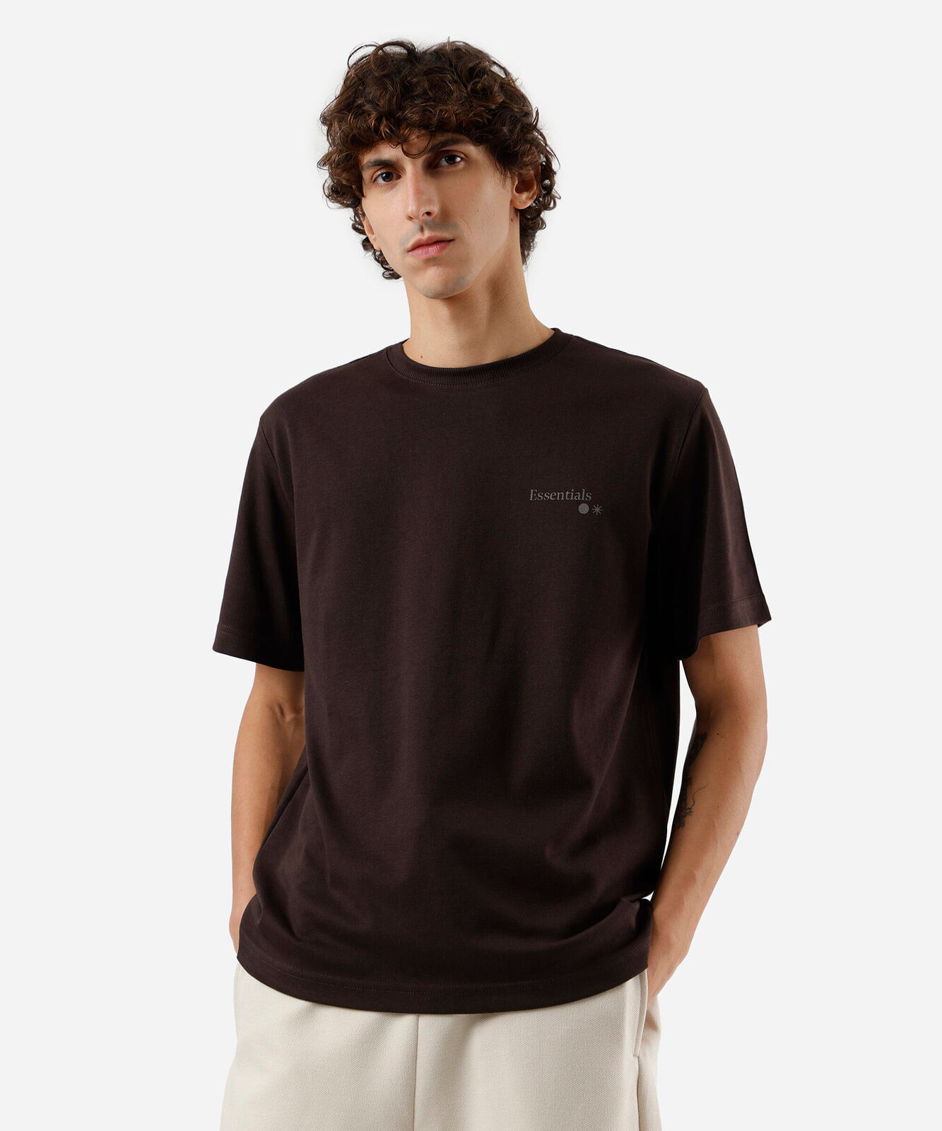 camiseta masculina com algodão manga curta floral marrom
