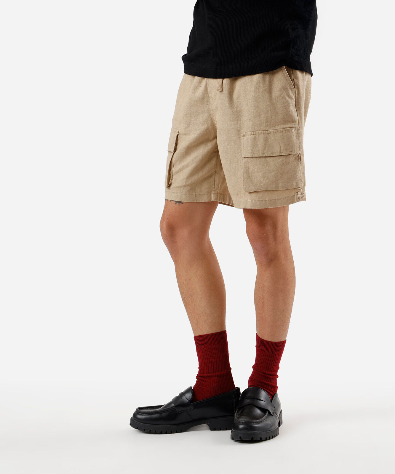 Bermuda masculina relaxed com linho cargo bege
