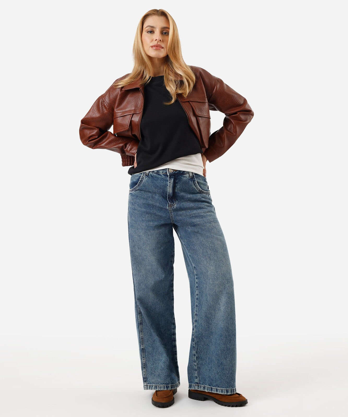 calça skater jeans cintura média gancho deslocado azul