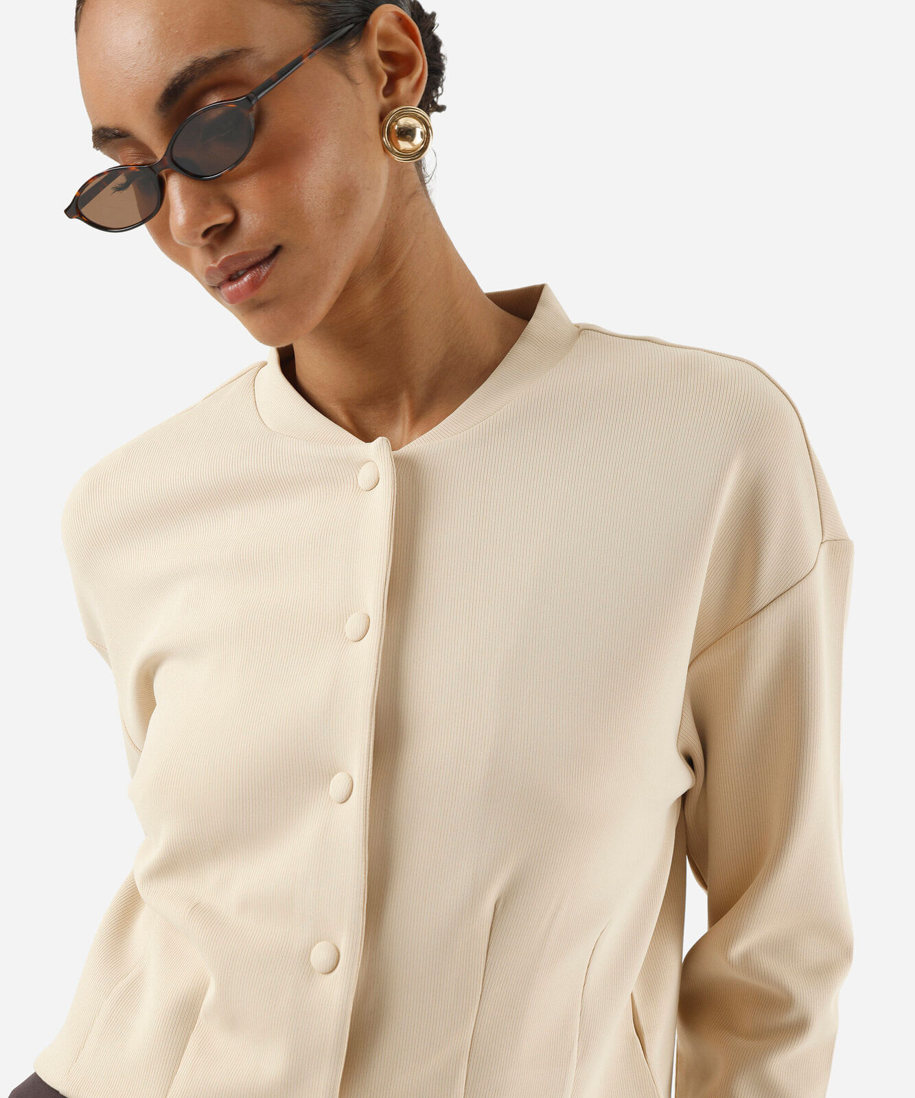 jaqueta bomber cropped feminina canelada bege