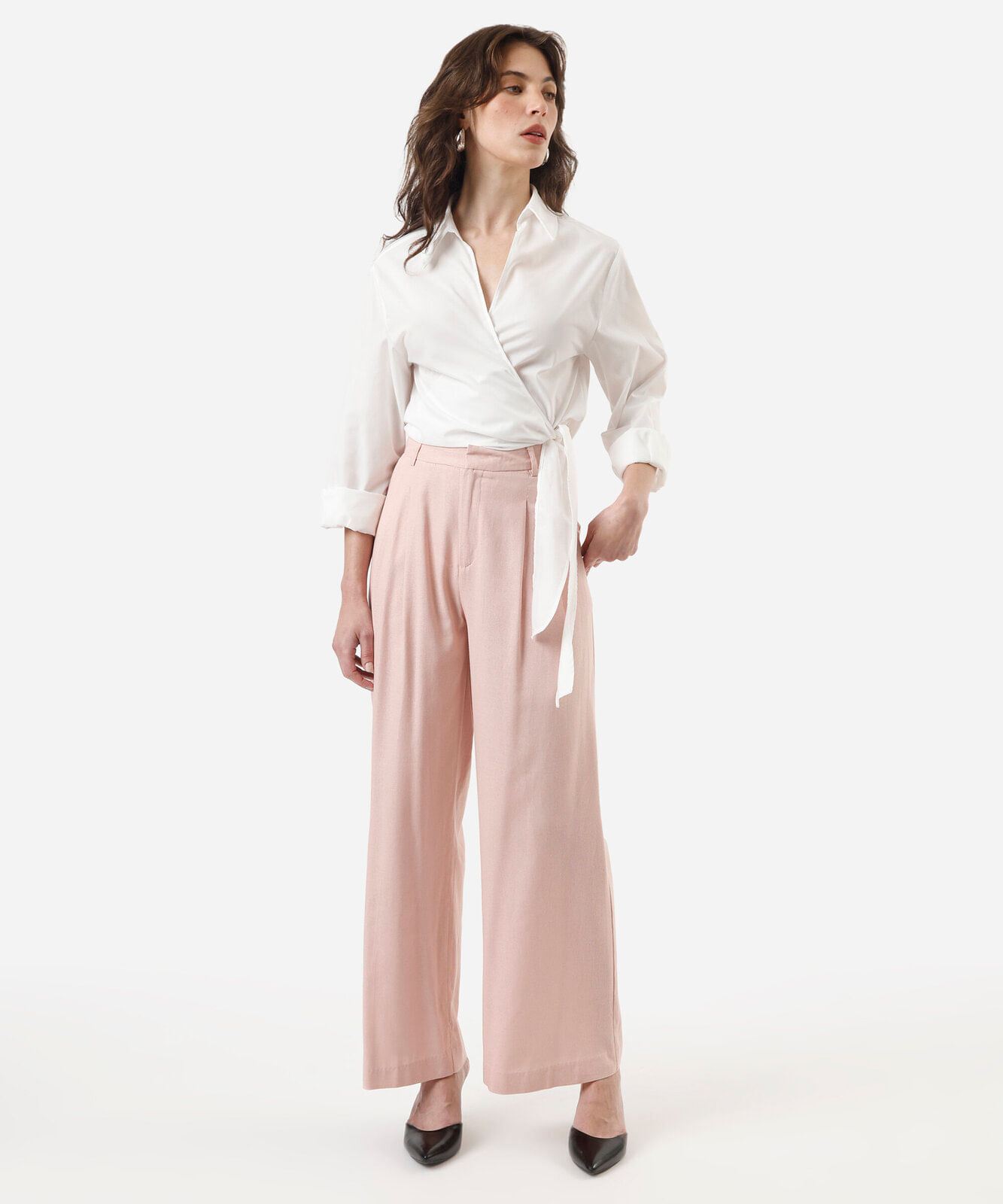 calça wide leg de alfaiataria feminina com linho e pregas rosa