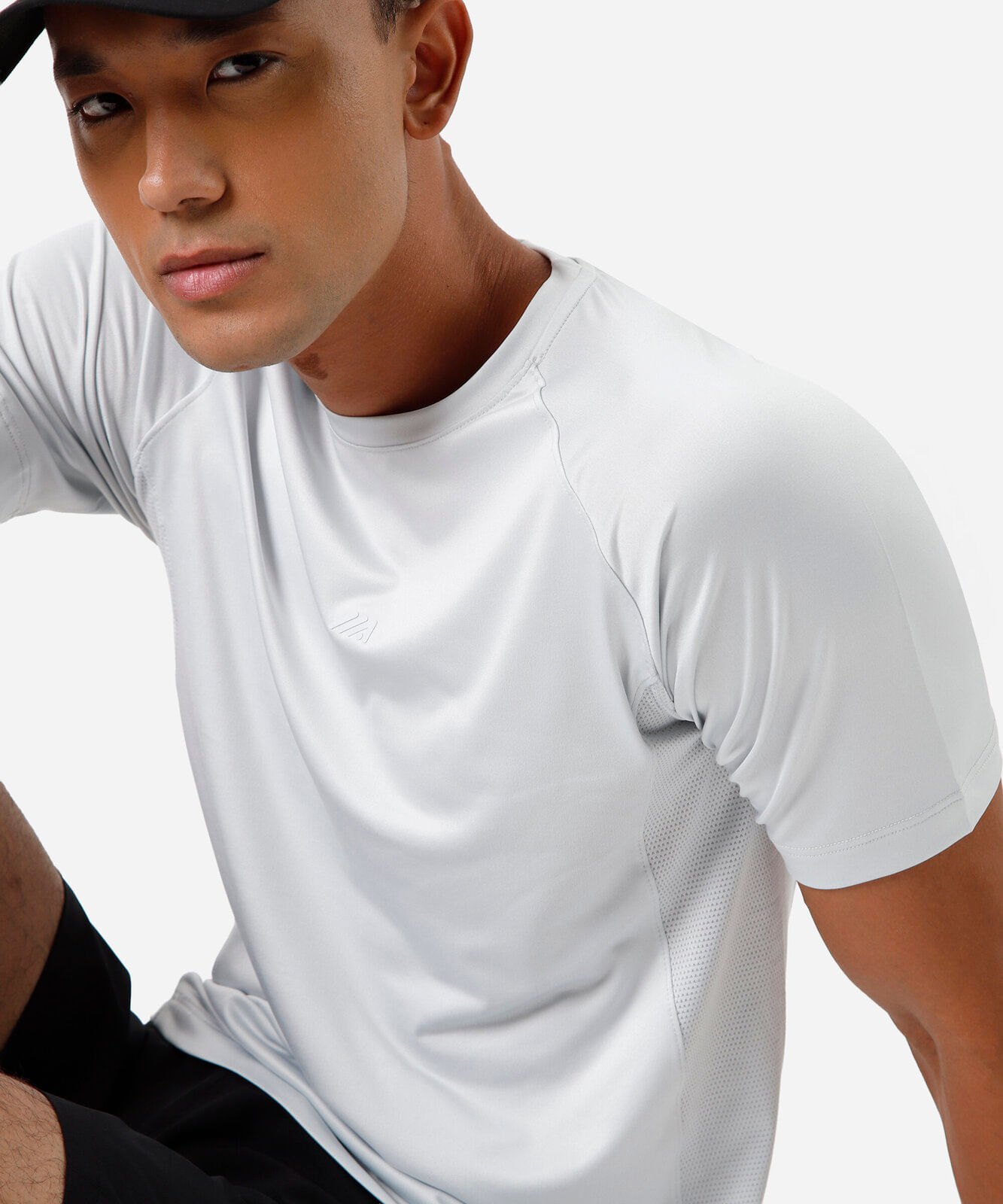 camiseta esportiva slim masculina com recortes cinza