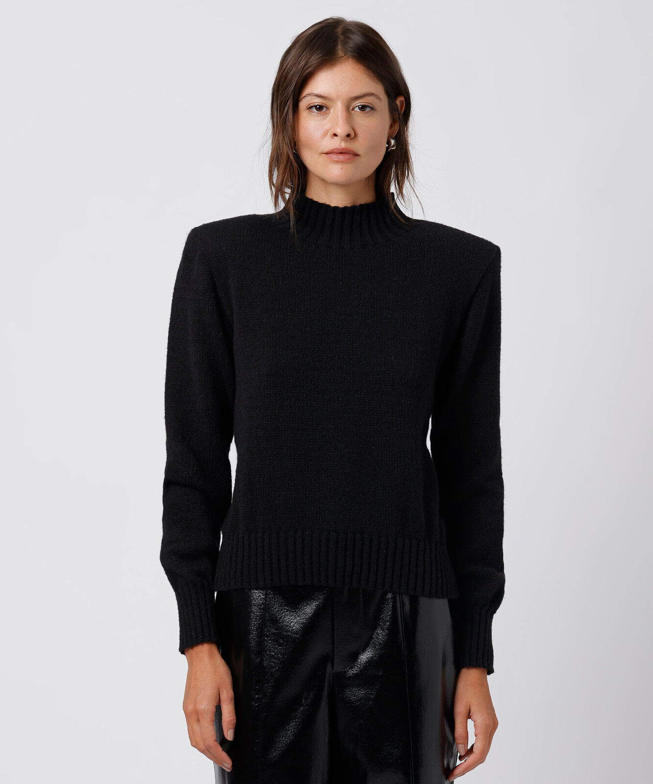 suéter feminino de tricot gola alta com ombreiras mindset preto