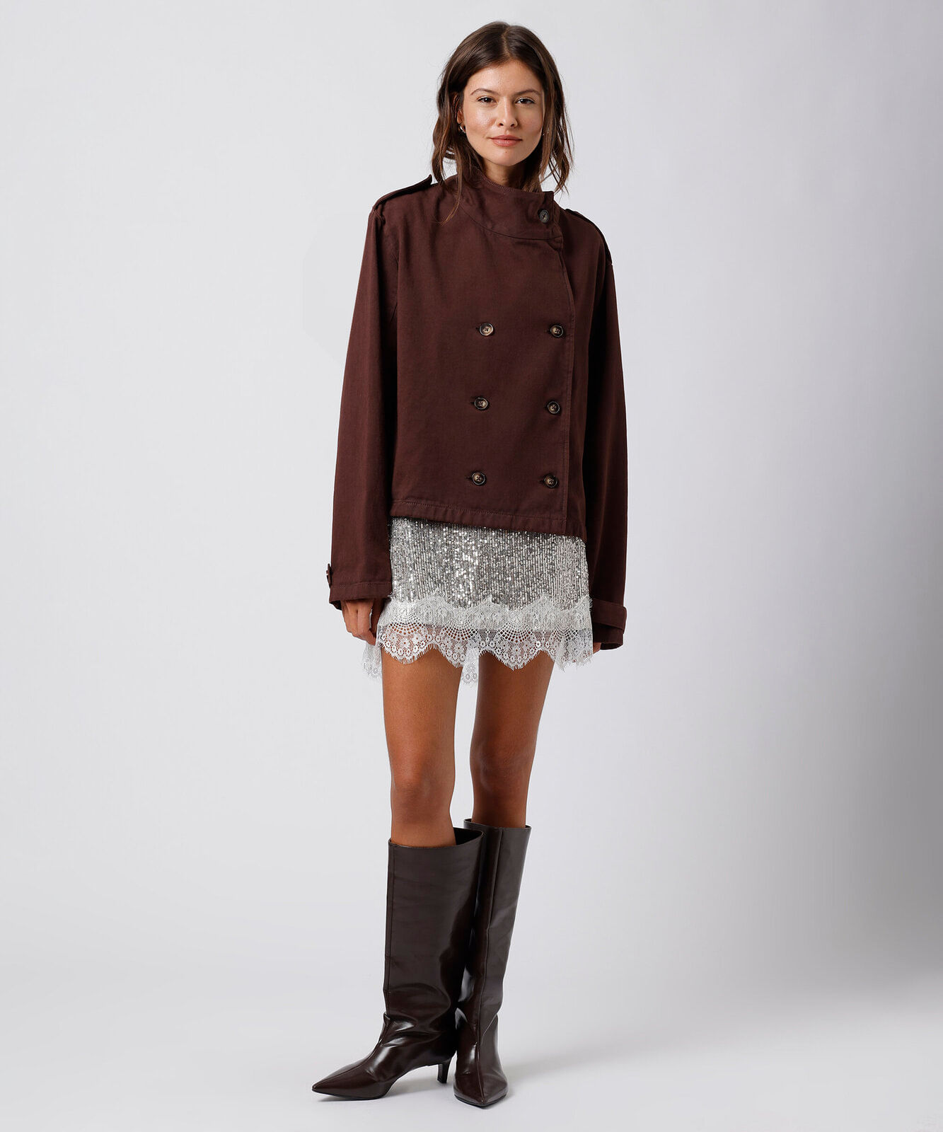 casaco trench coat cropped feminino mindset marrom