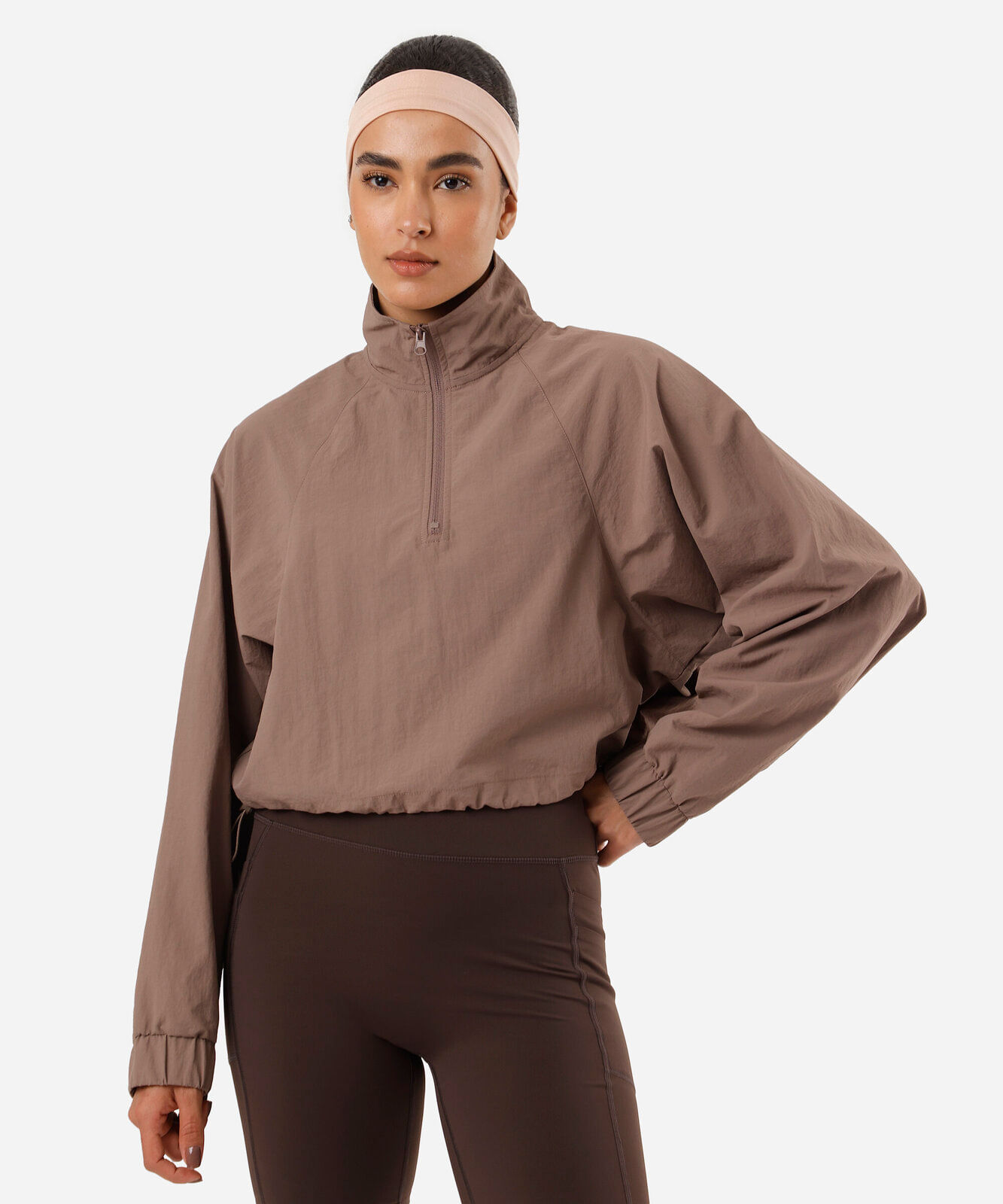 jaqueta feminina de poliamida esportiva ace gola alta com zíper marrom