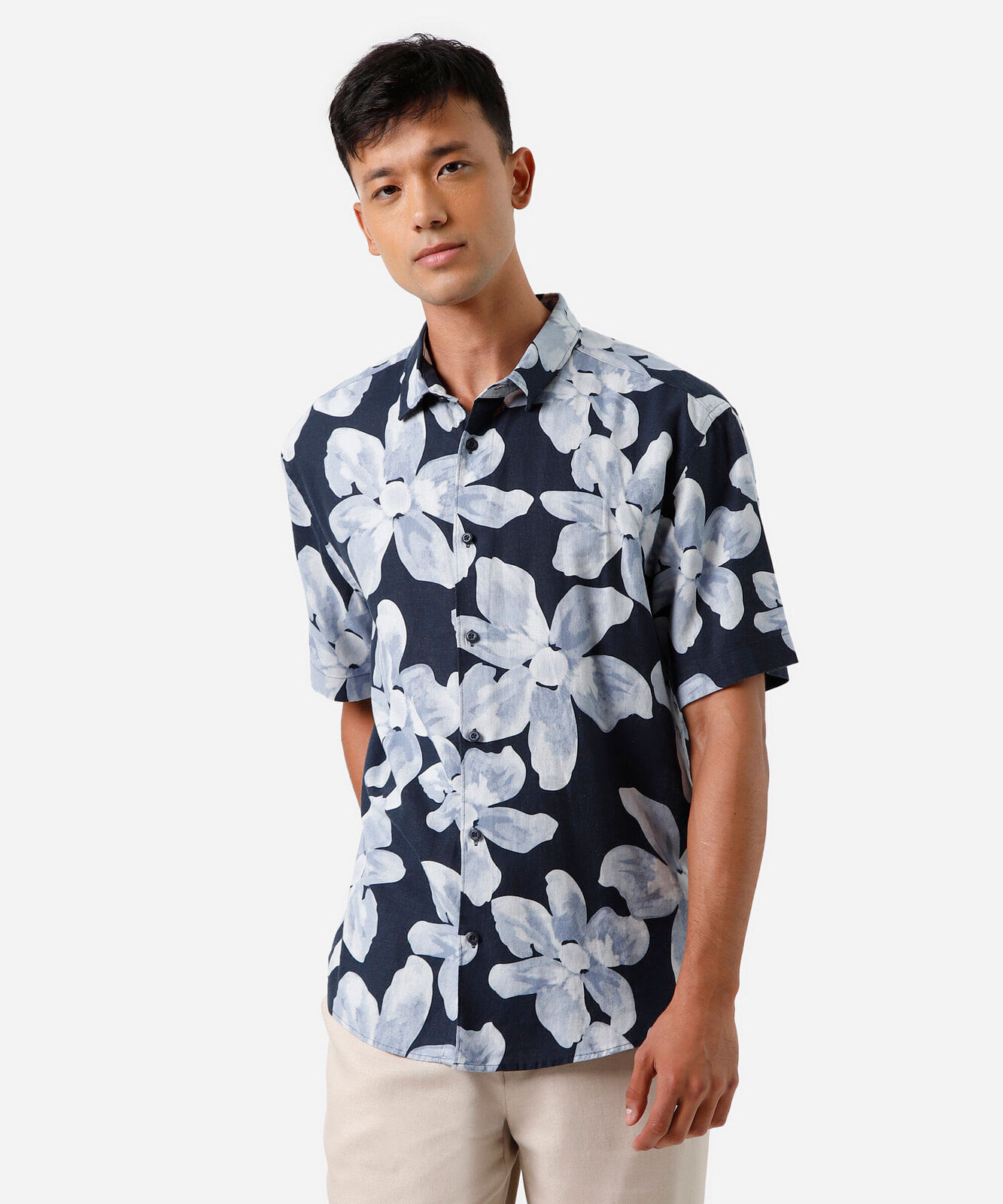 camisa masculina com linho manga curta floral azul