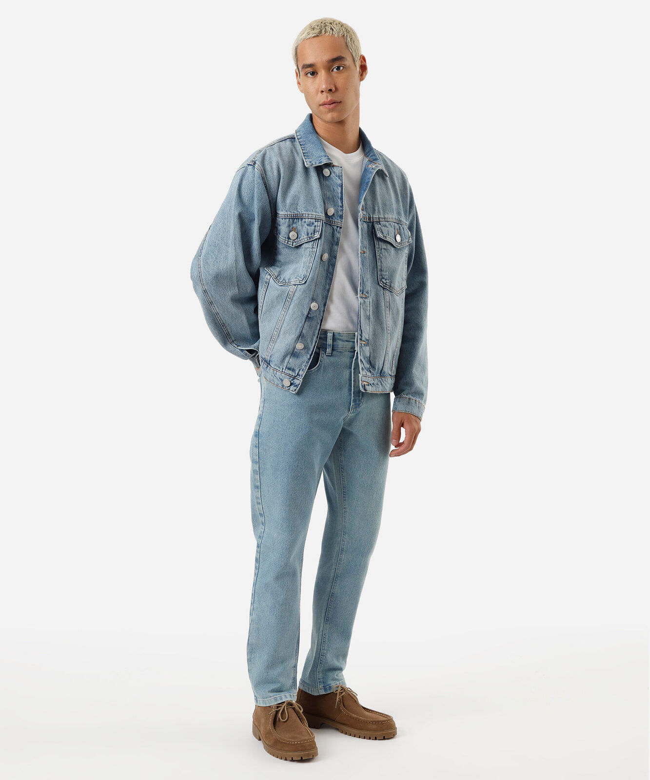 calça slim jeans com bolsos azul