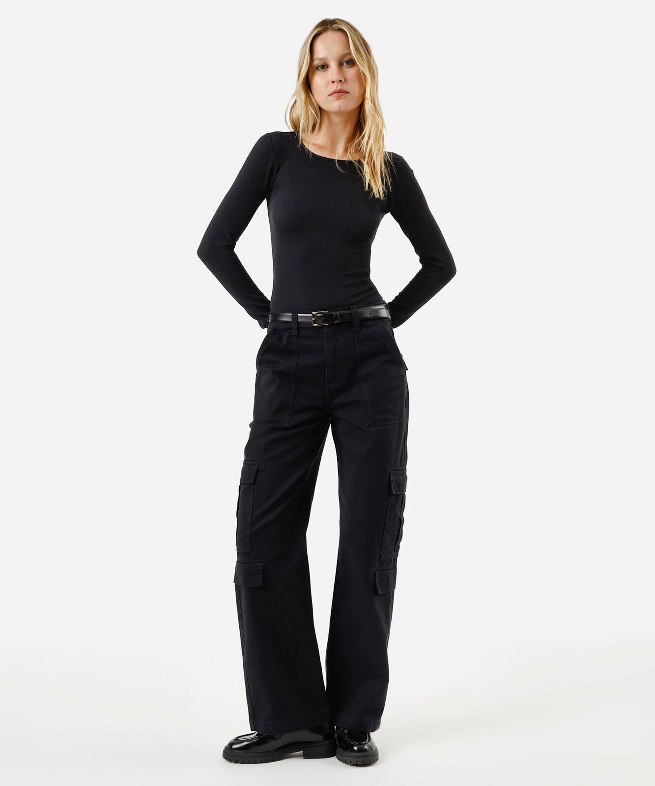 calça de sarja reta cargo cintura média preta