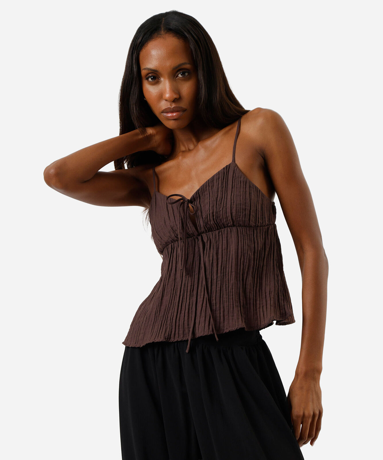 blusa alça fina feminina com liocel texturizada marrom