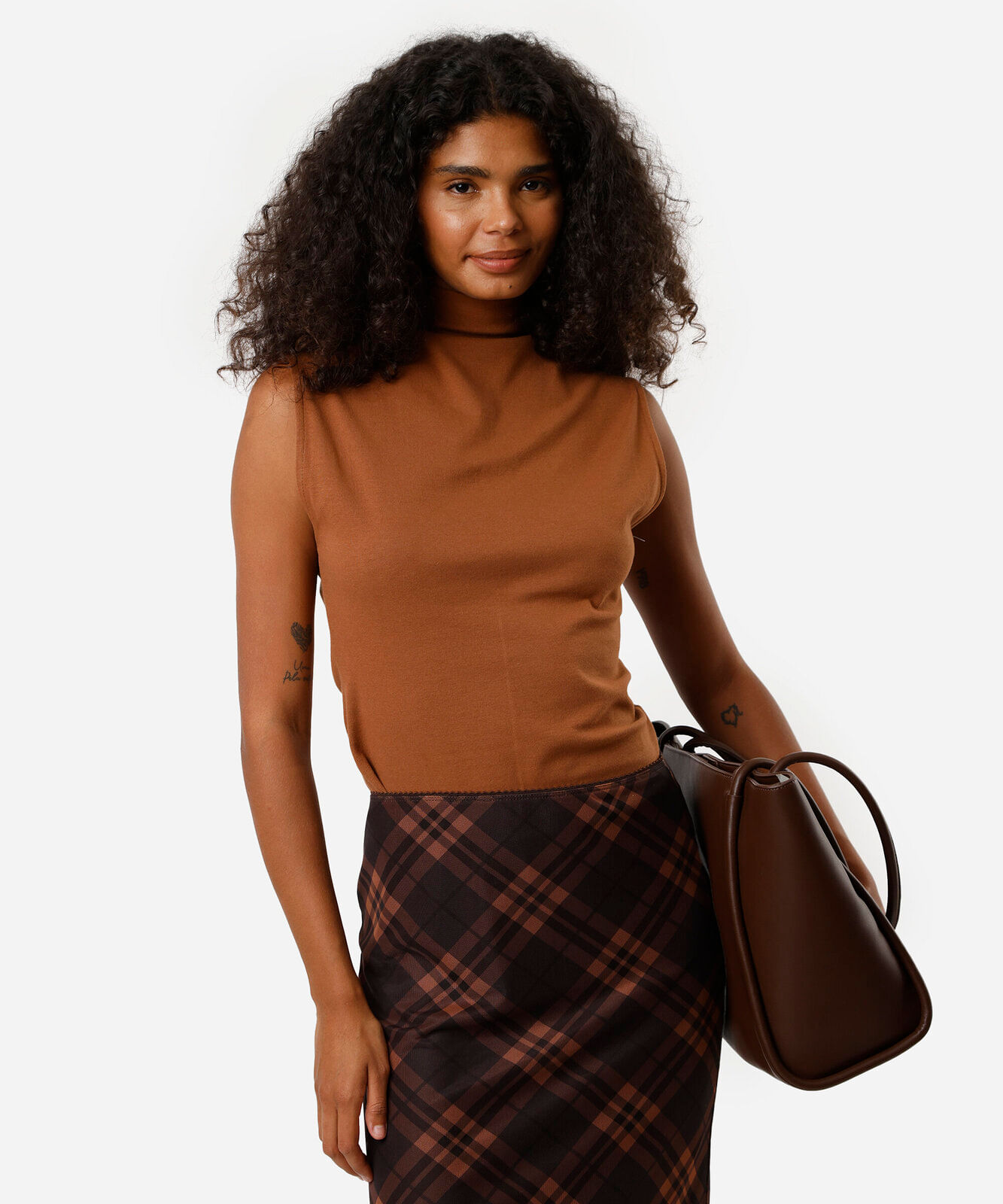 blusa feminina de algodão com gola alta marrom