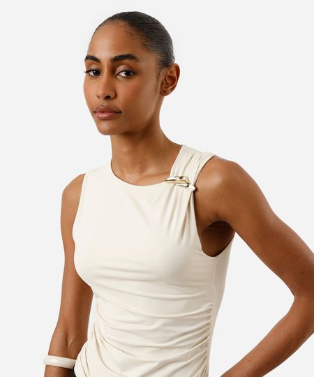 regata feminina com franzidos e aviamento no ombro bege P regata feminina com franzidos e aviamento no ombro bege P