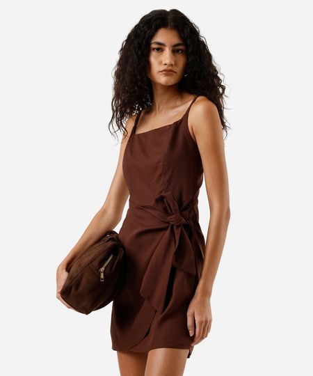 vestido curto feminino com linho e amarração marrom M vestido curto feminino com linho e amarração marrom M
