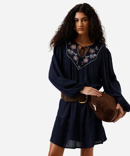 vestido bata curto feminino com lurex e bordado floral azul PP vestido bata curto feminino com lurex e bordado floral azul PP