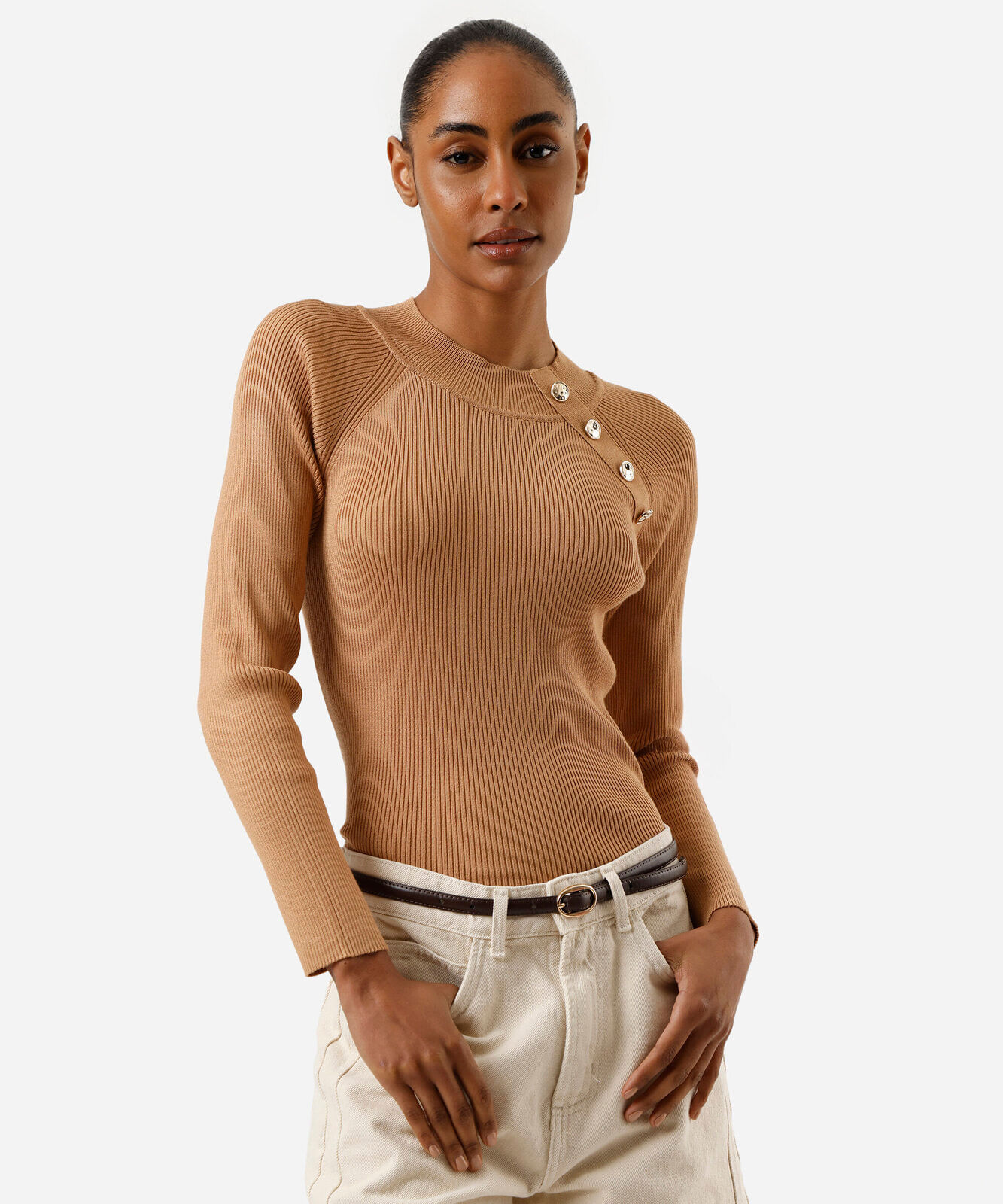 suéter feminino de tricot com botões canelado bege