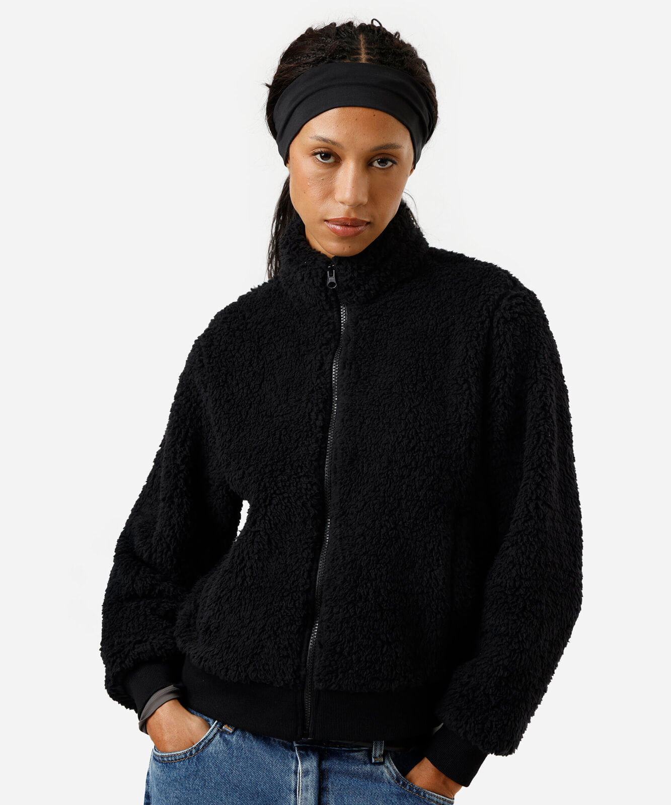 jaqueta sherpa gola alta com bolsos preto