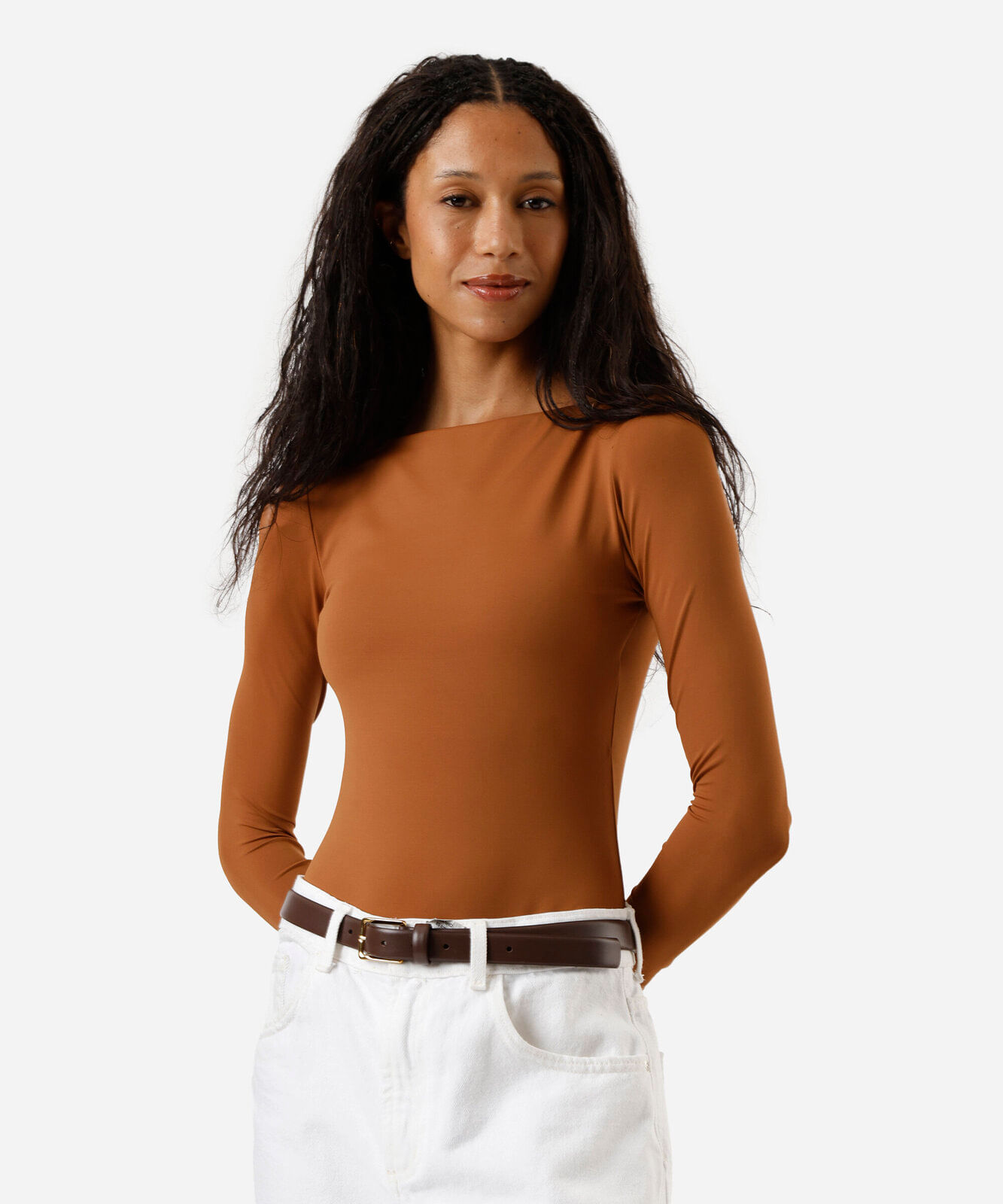 body decote canoa manga longa marrom