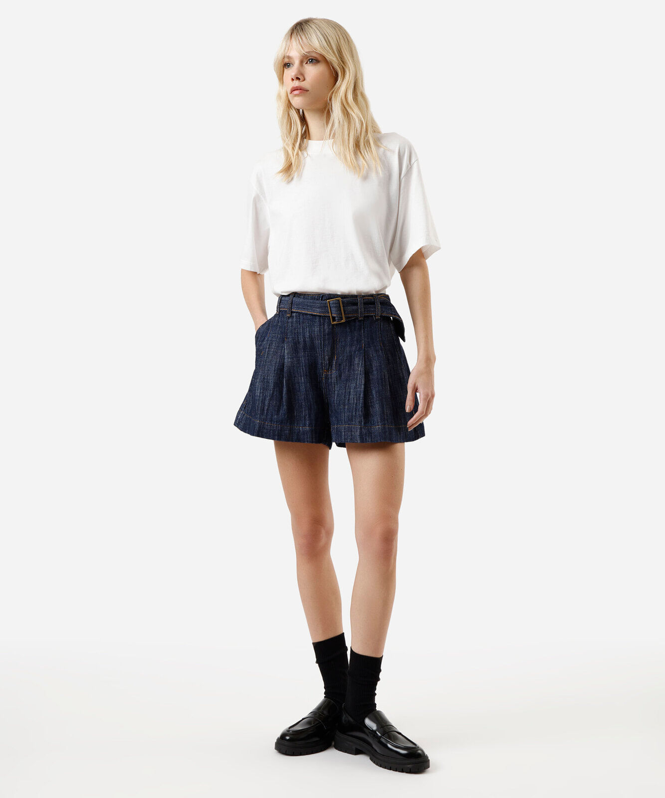short feminino jeans com cinto cintura alta azul