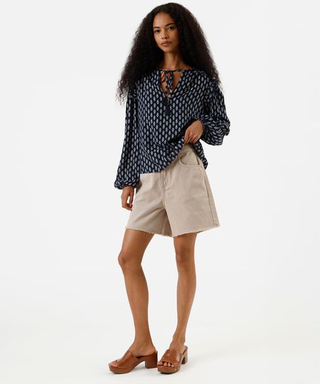 bermuda mom feminina de sarja com barra a fio cintura média bege 44 bermuda mom feminina de sarja com barra a fio cintura média bege 44