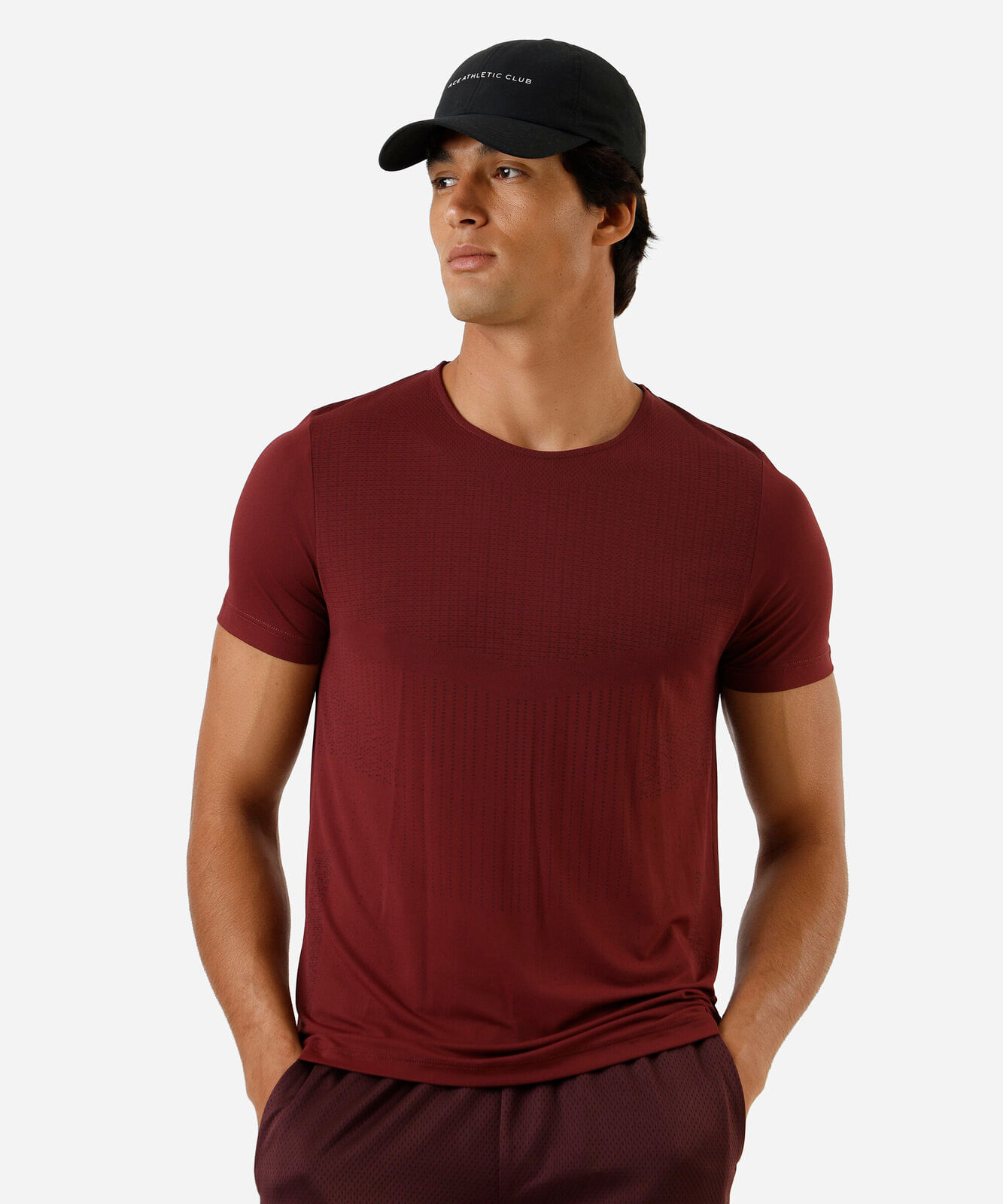 camiseta slim masculina de poliamida esportiva estampada vinho