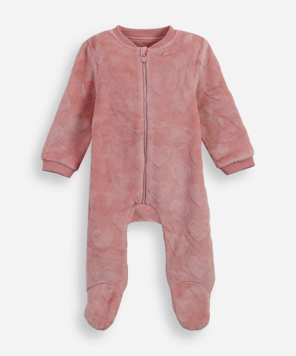 macacão infantil de pelúcia coração rosa