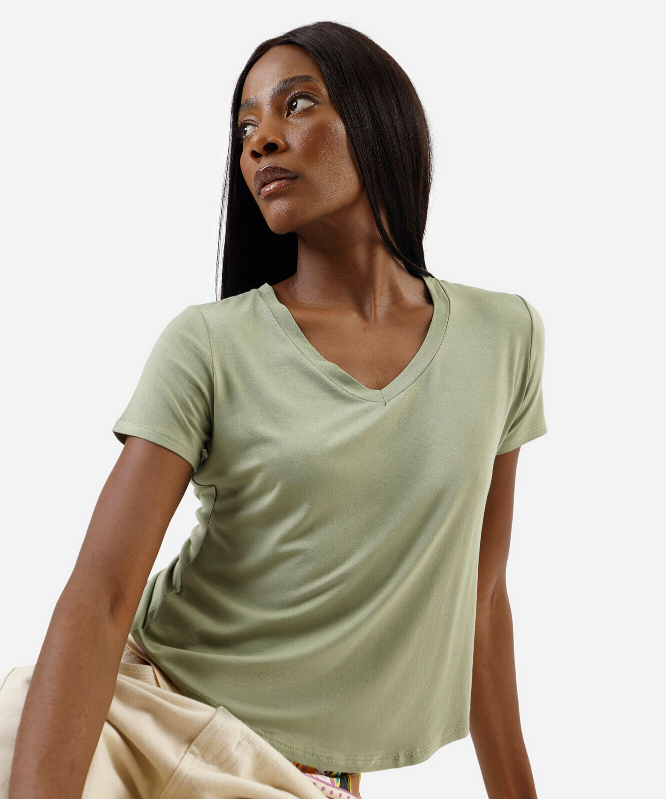 camiseta básica manga curta decote v verde