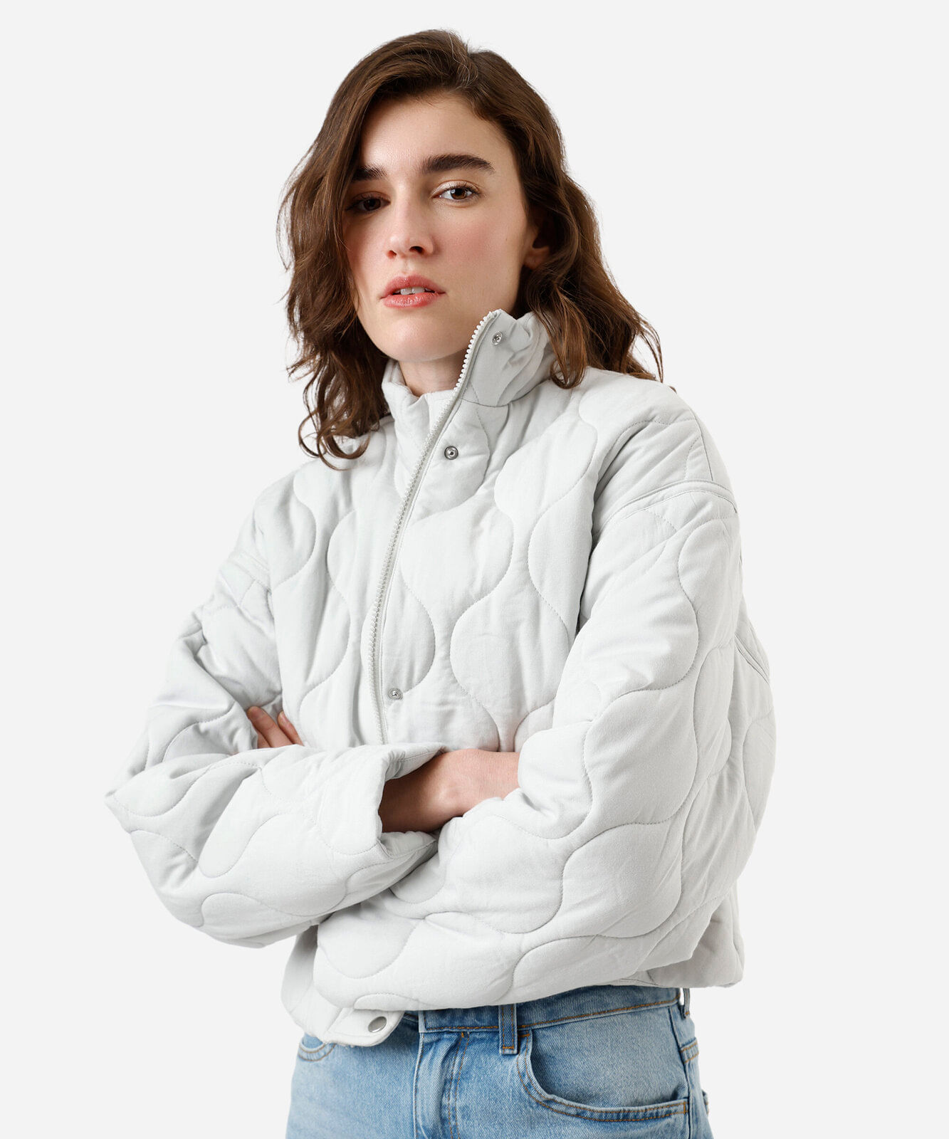 jaqueta puffer feminina matelassê gola alta cinza