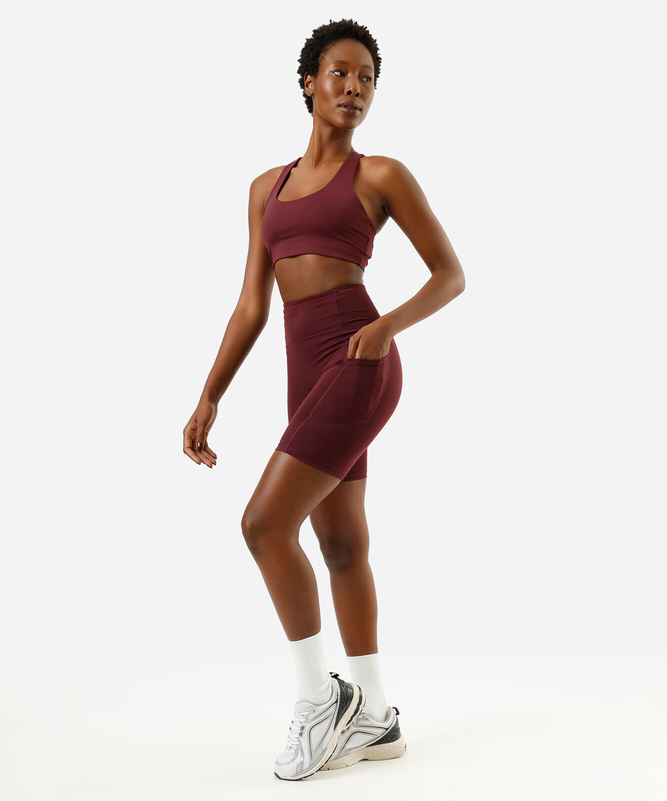 bermuda feminina esportiva ace com bolsos vinho