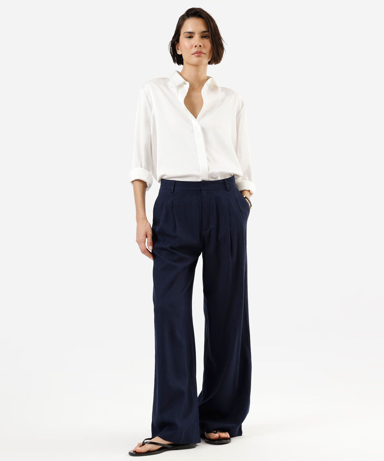 calça wide leg de alfaiataria feminina com linho e pregas azul