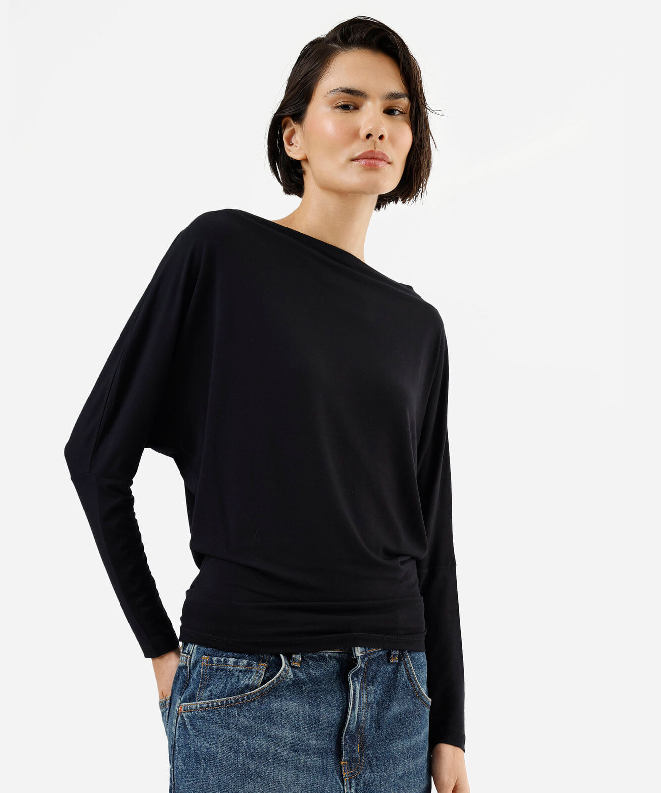 blusa feminina de viscose manga longa decote canoa preta
