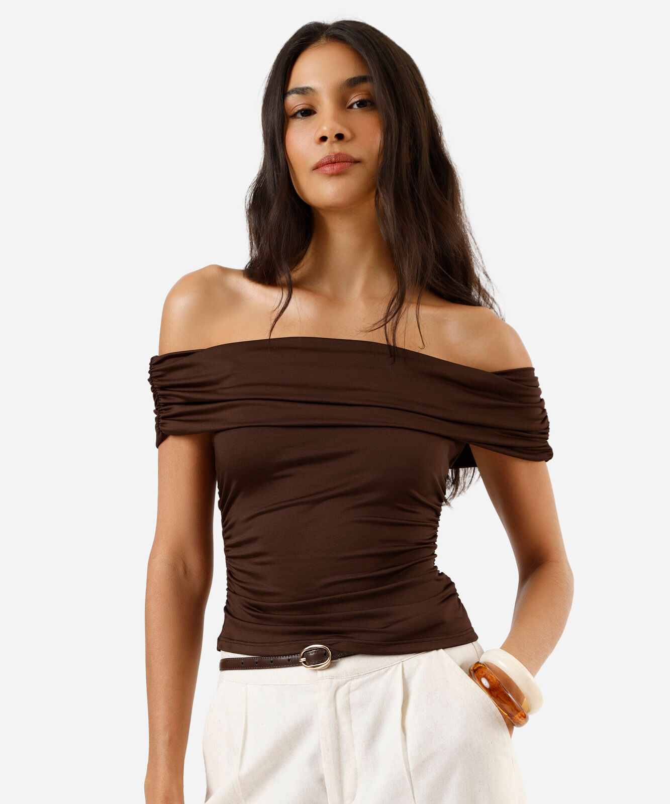 blusa ombro a ombro feminina franzida marrom