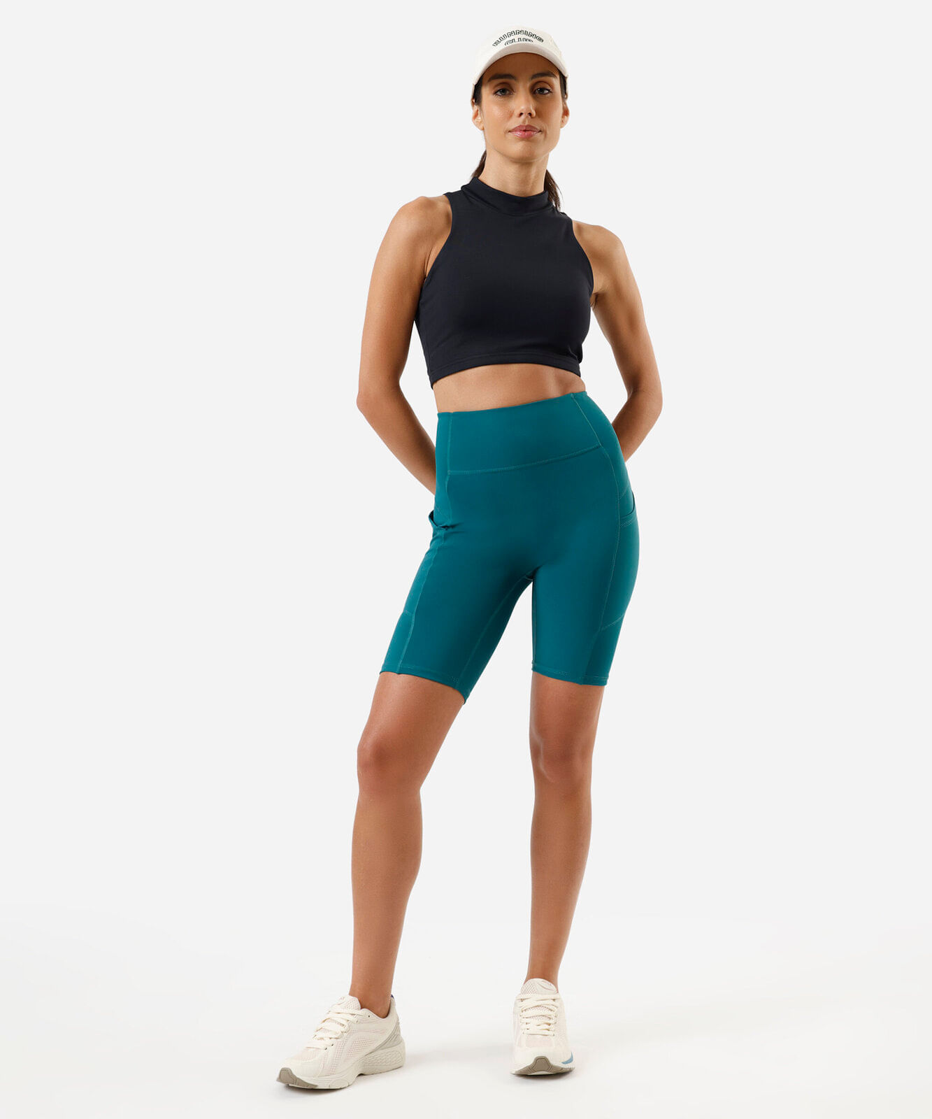 bermuda feminina esportiva com bolsos verde