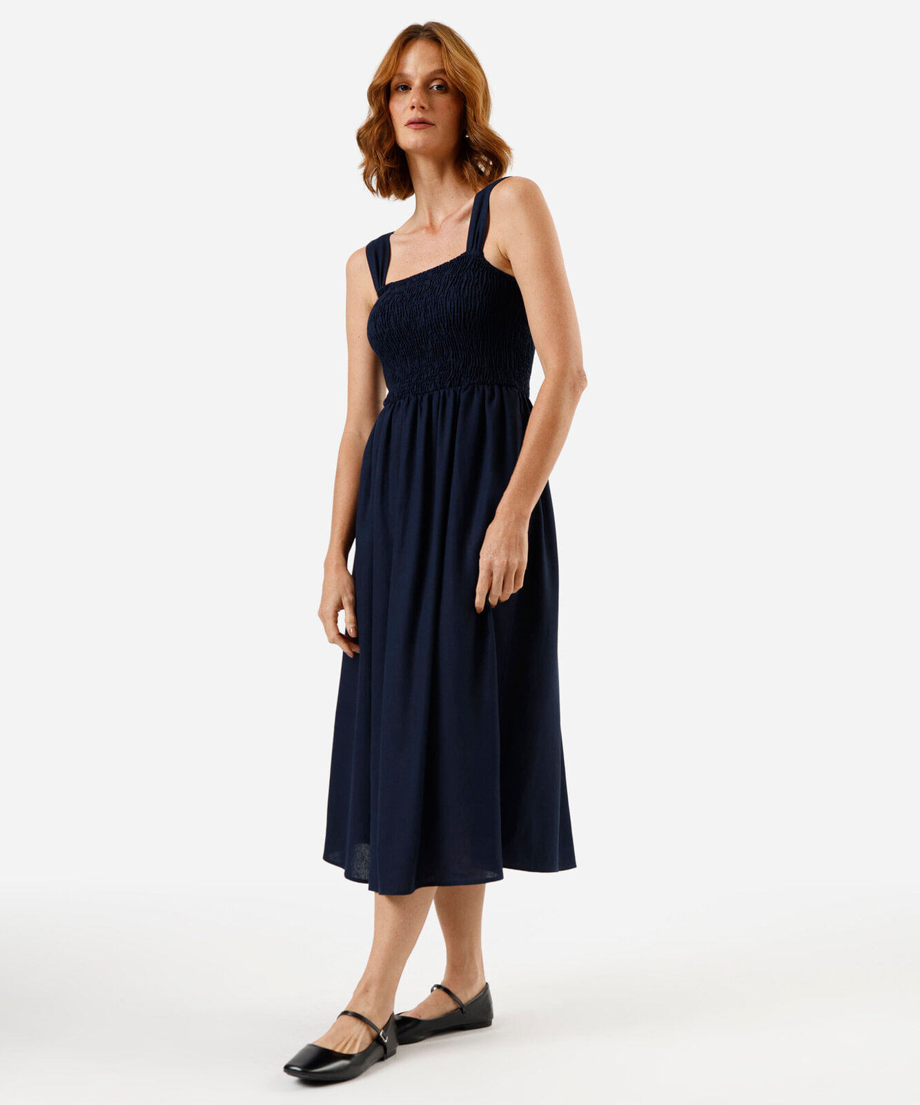 vestido midi feminino com linho franzido azul